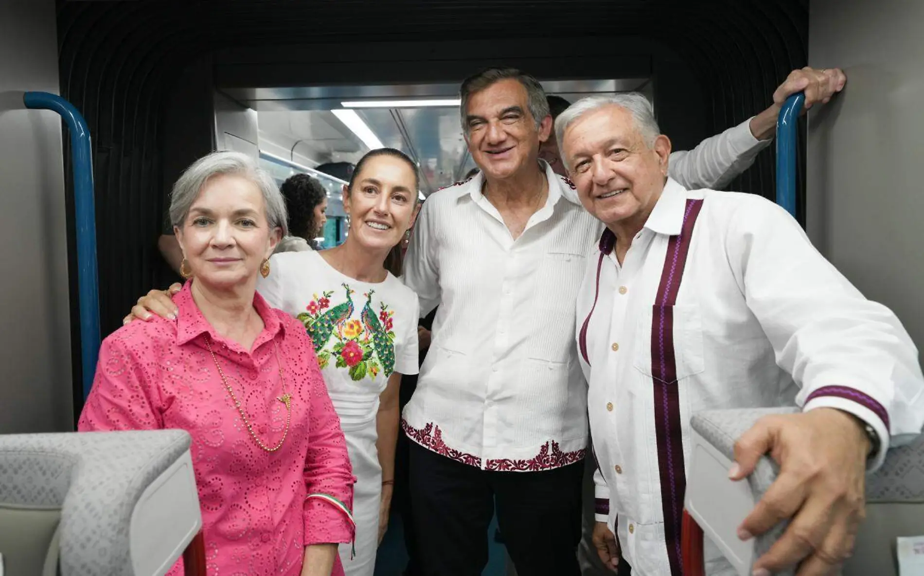 Viajan el gobernador y su esposa con el presidente de México en el Tren Maya Gobierno del Estado (2)